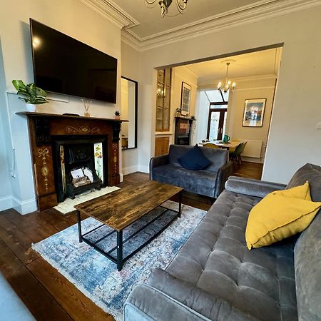 Large Citycentre Townhouse & Hot Tub, Pool Table And Offroad Parking Cardiff Exterior foto