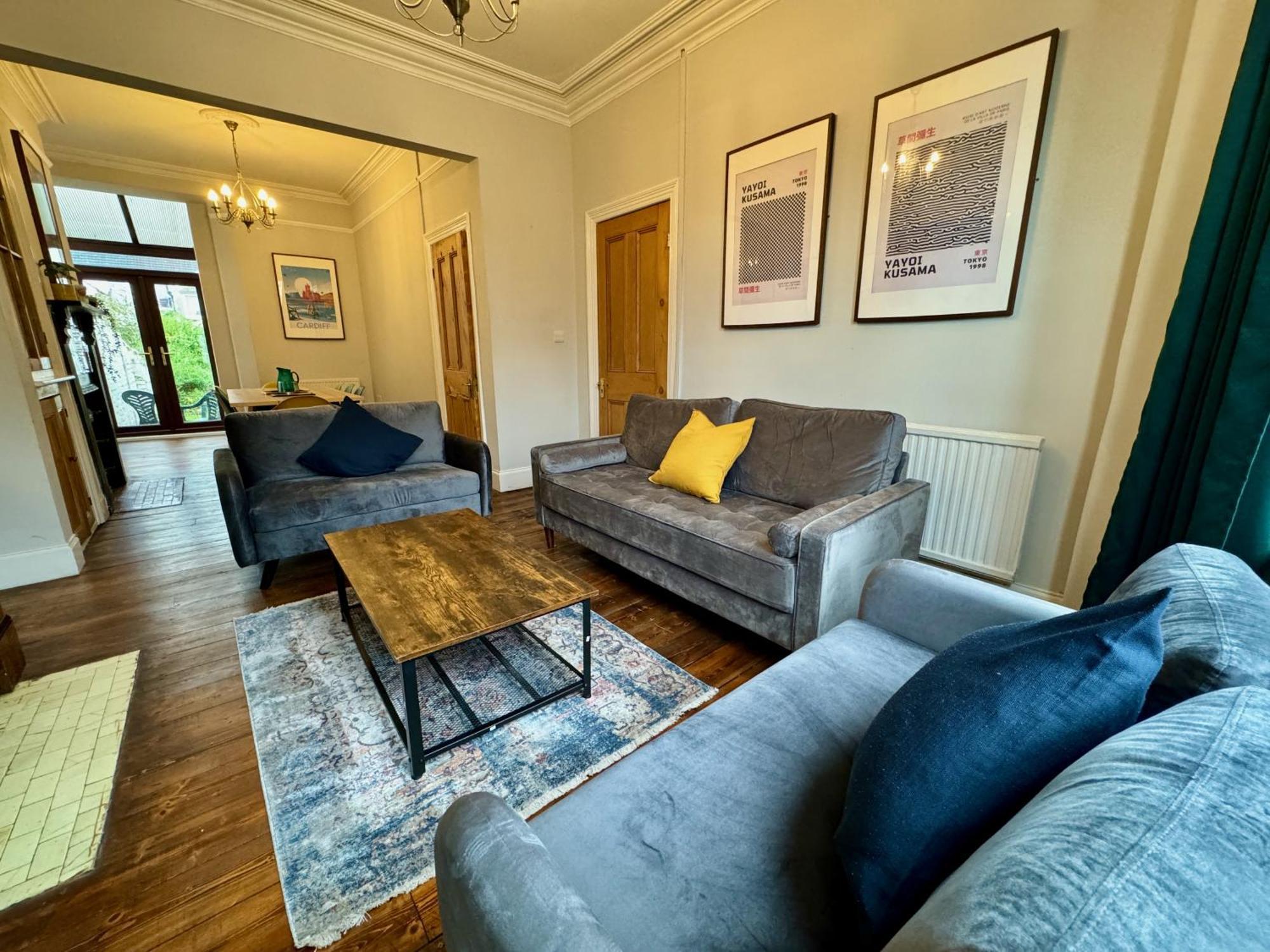 Large Citycentre Townhouse & Hot Tub, Pool Table And Offroad Parking Cardiff Exterior foto
