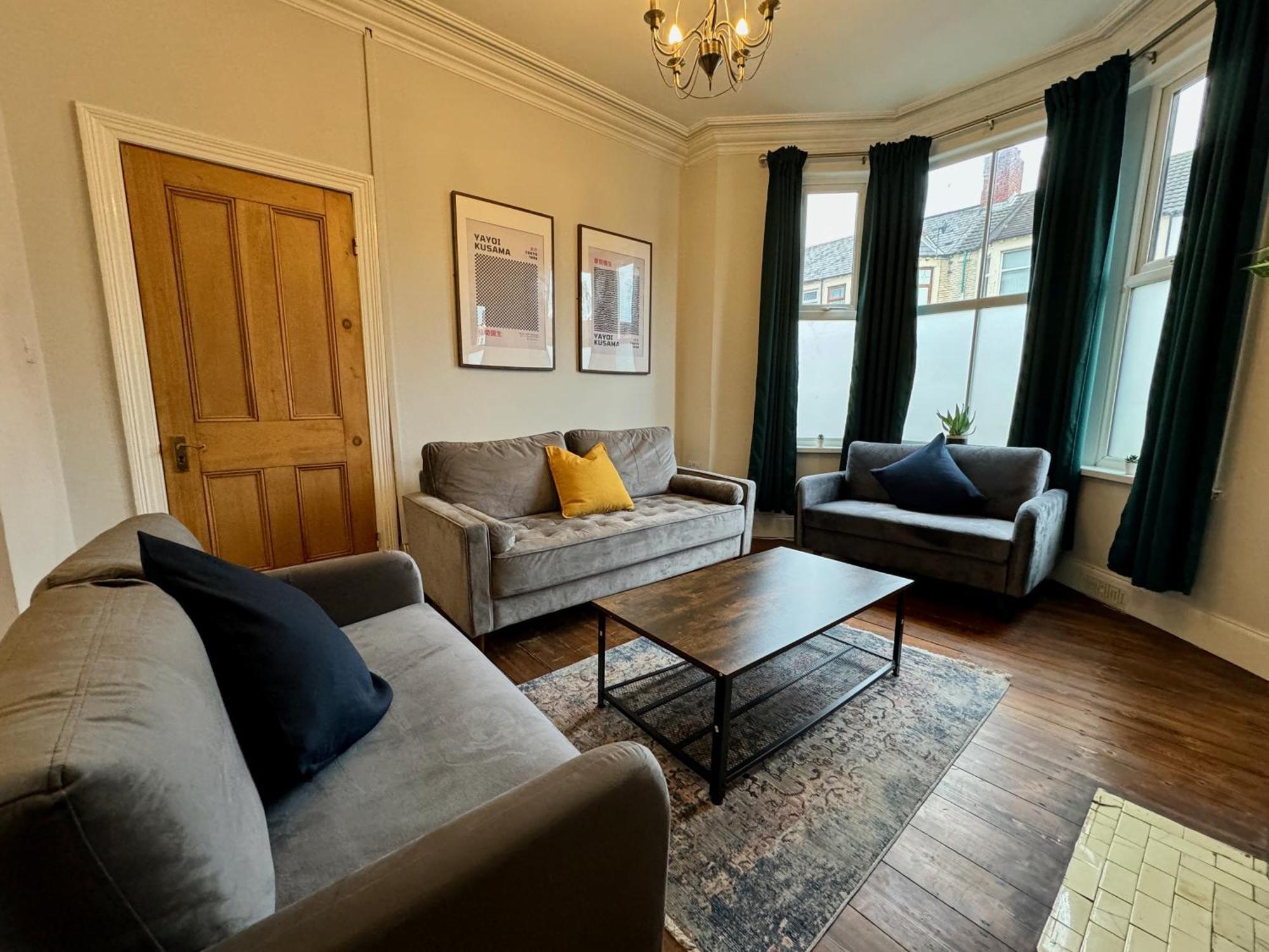 Large Citycentre Townhouse & Hot Tub, Pool Table And Offroad Parking Cardiff Exterior foto