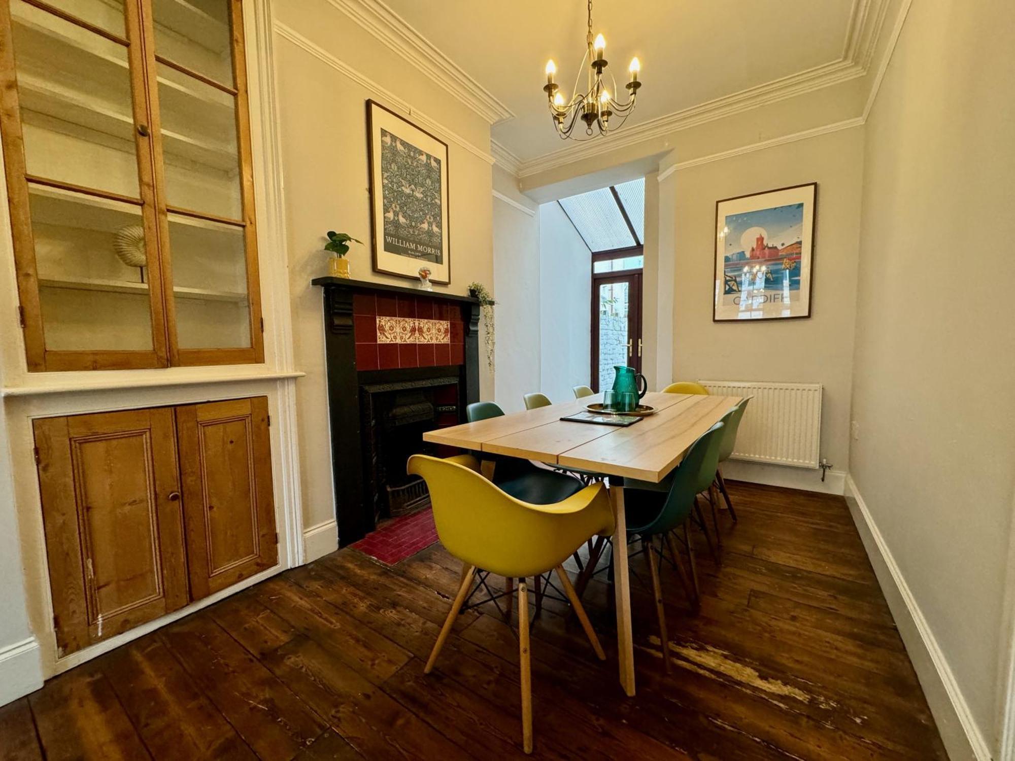 Large Citycentre Townhouse & Hot Tub, Pool Table And Offroad Parking Cardiff Exterior foto