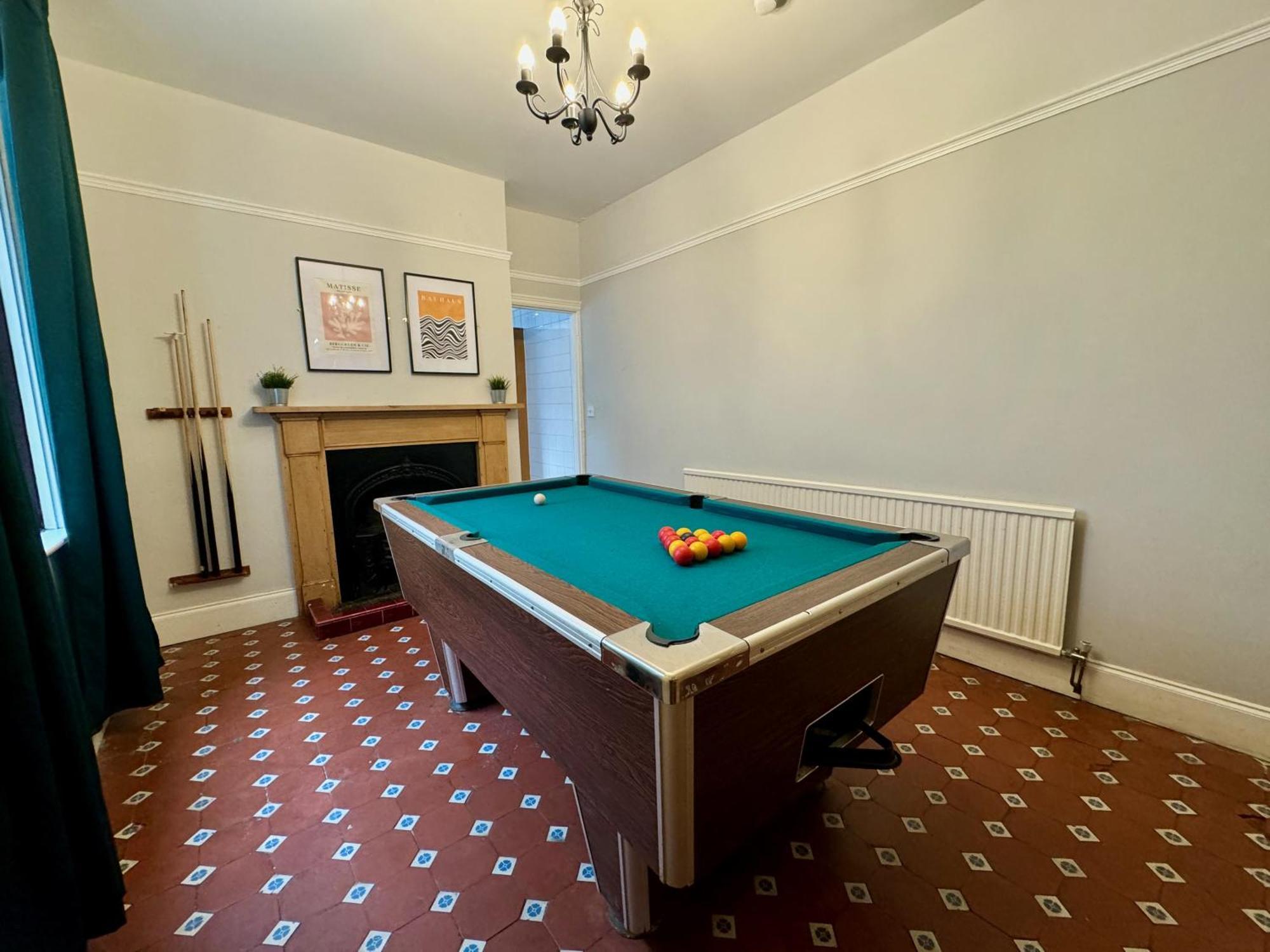 Large Citycentre Townhouse & Hot Tub, Pool Table And Offroad Parking Cardiff Exterior foto